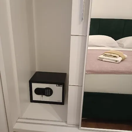 Ad Astra, Διαμέρισμα *