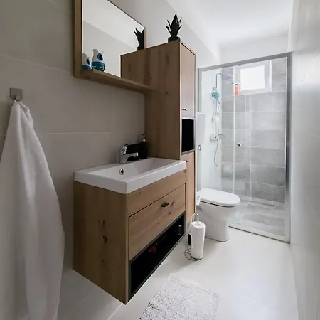 Διαμέρισμα Ad Astra, *