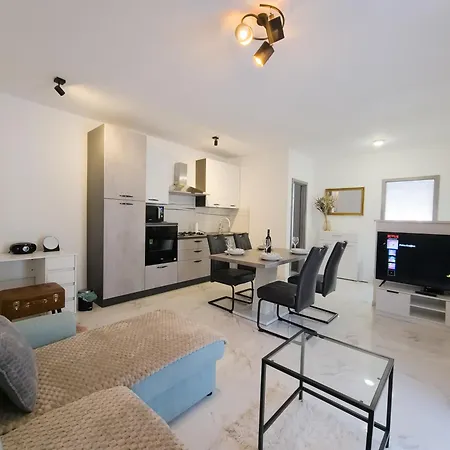 Apartament Ad Astra, *