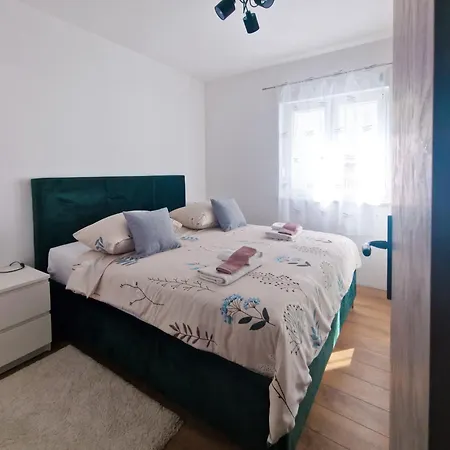 Διαμέρισμα Ad Astra, *